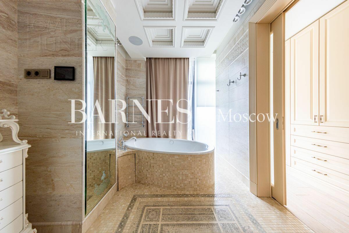 3-этажный таунхаус 430 м² с отделкой