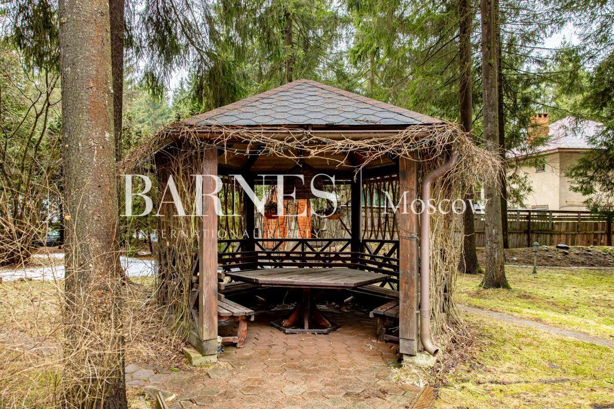 3-этажный коттедж 650 м² с отделкой