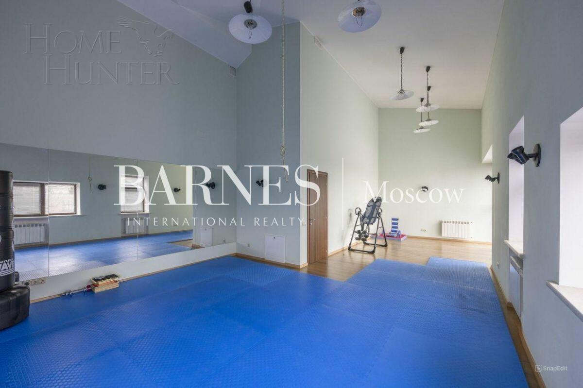 3-этажный коттедж 980 м² с отделкой