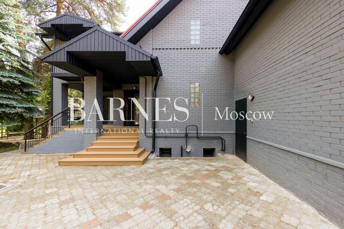 2-этажный коттедж 370 м² с отделкой