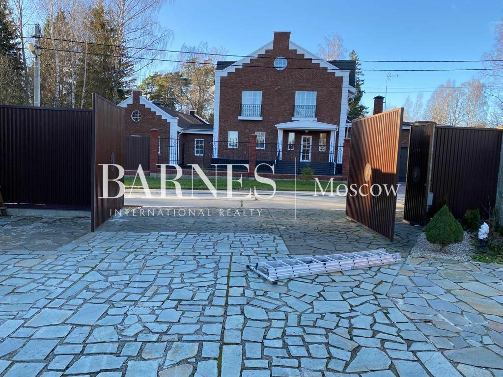 2-этажный коттедж 650 м² с отделкой