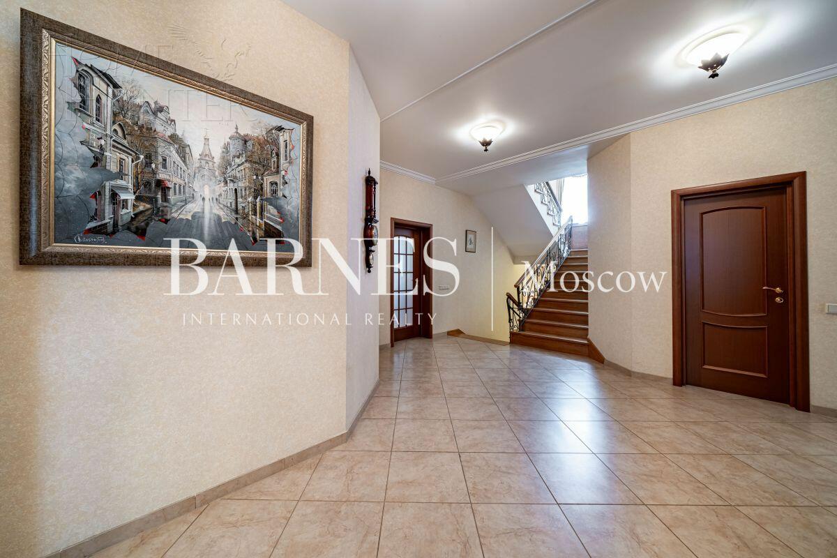 3-этажный коттедж 633 м² с отделкой