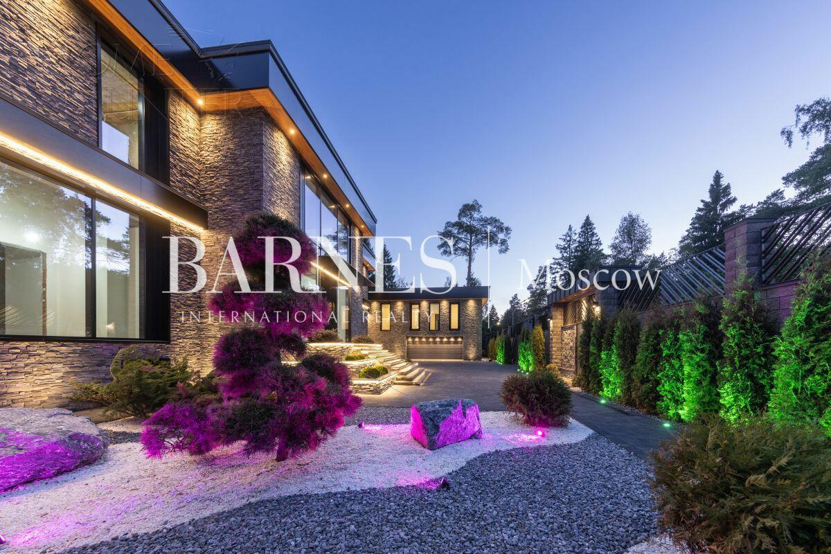 2-этажный коттедж 1 700 м² без отделки