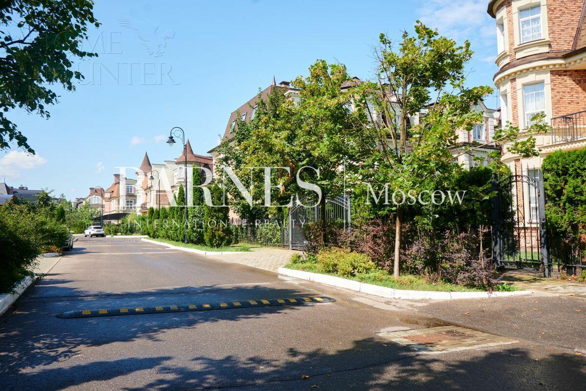 2-этажный таунхаус 295 м² с отделкой