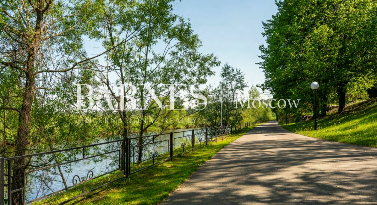 Участок 23.3 сот. в охраняемом поселке