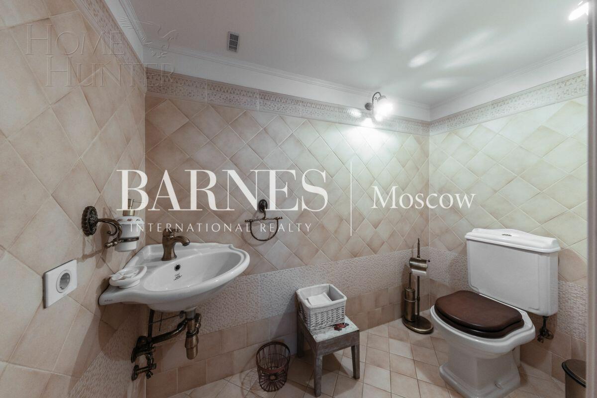 3-этажный таунхаус 700 м² с отделкой