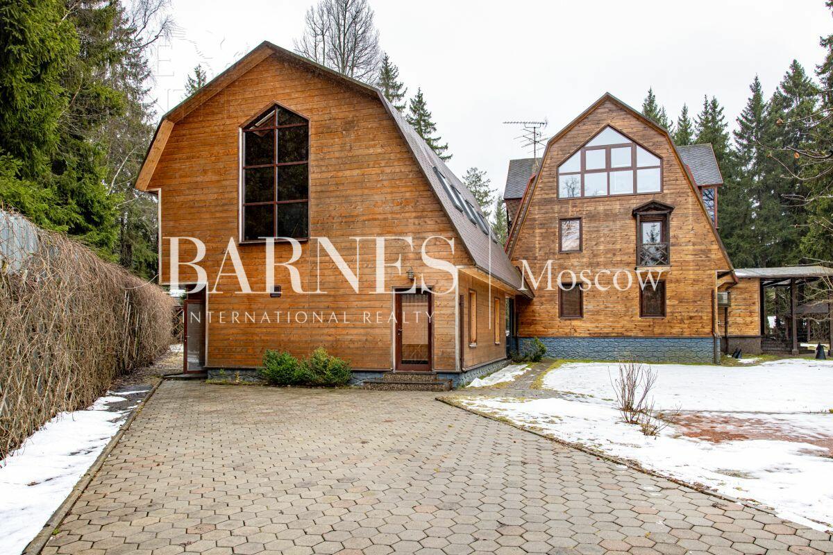 3-этажный коттедж 650 м² с отделкой