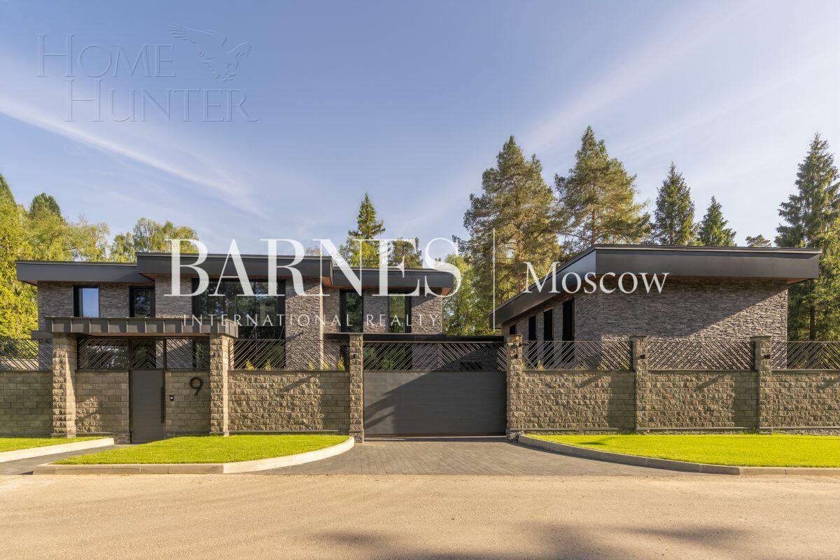 2-этажный коттедж 1 700 м² без отделки