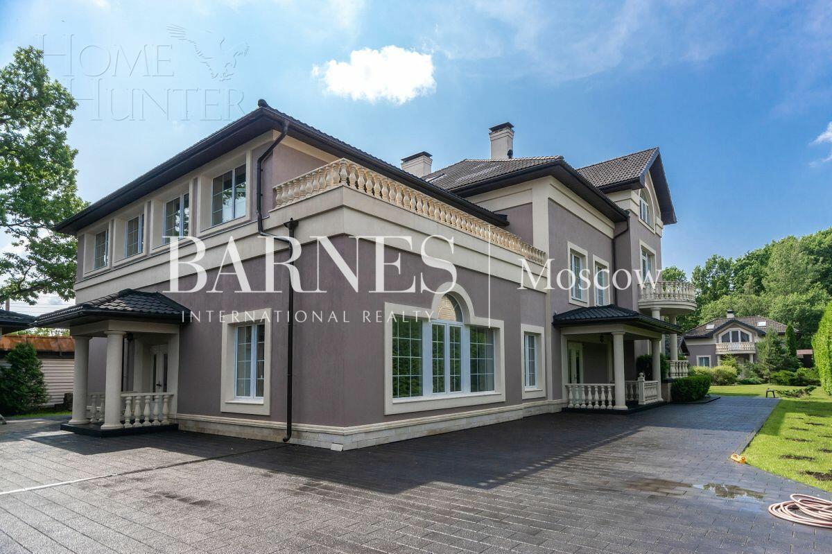 3-этажный коттедж 1 162 м² с отделкой