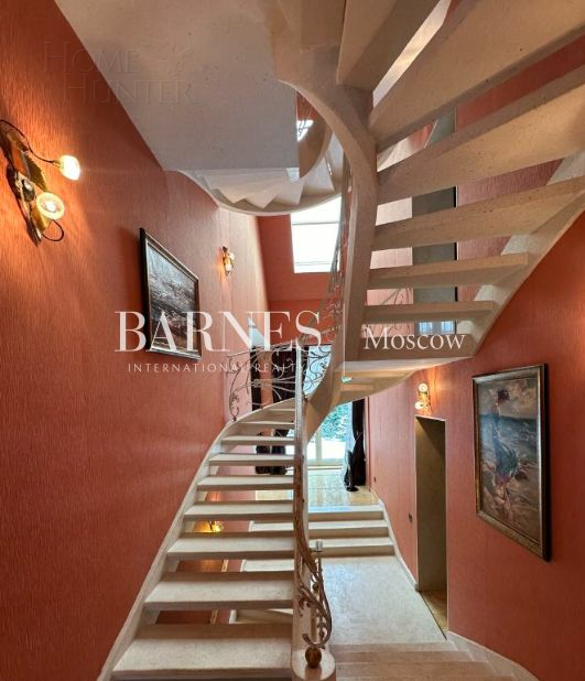 2-этажный таунхаус 460 м² с отделкой