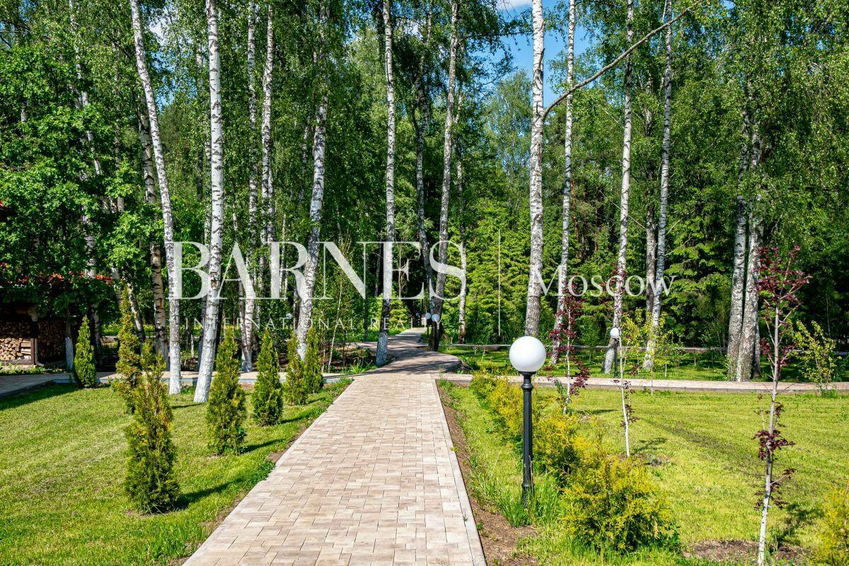 2-этажный коттедж 2 800 м² без отделки