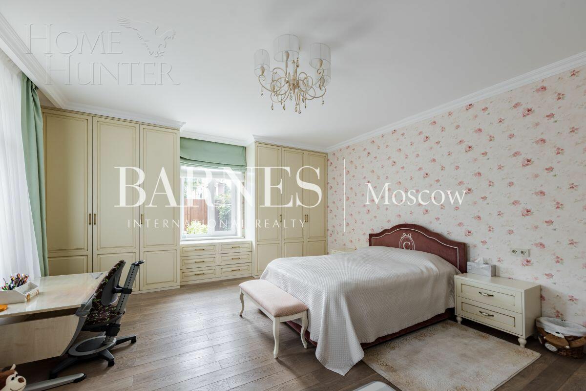 3-этажный коттедж 550 м² с отделкой