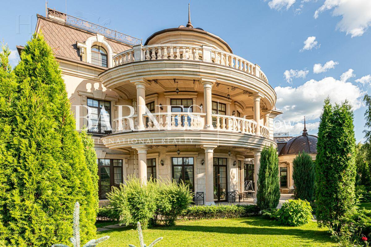 2-этажный коттедж 2 400 м² с отделкой