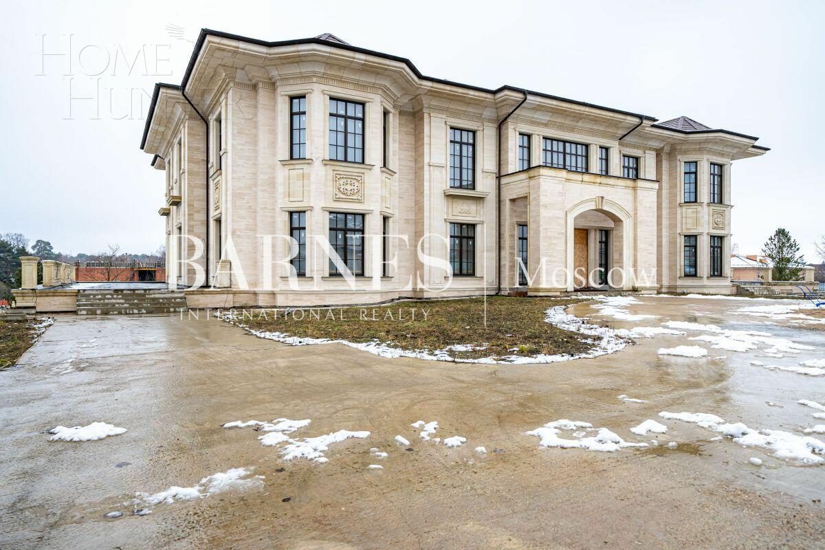 2-этажный коттедж 3 600 м² без отделки