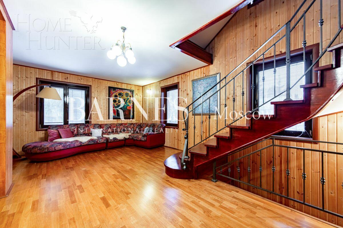 3-этажный коттедж 650 м² с отделкой