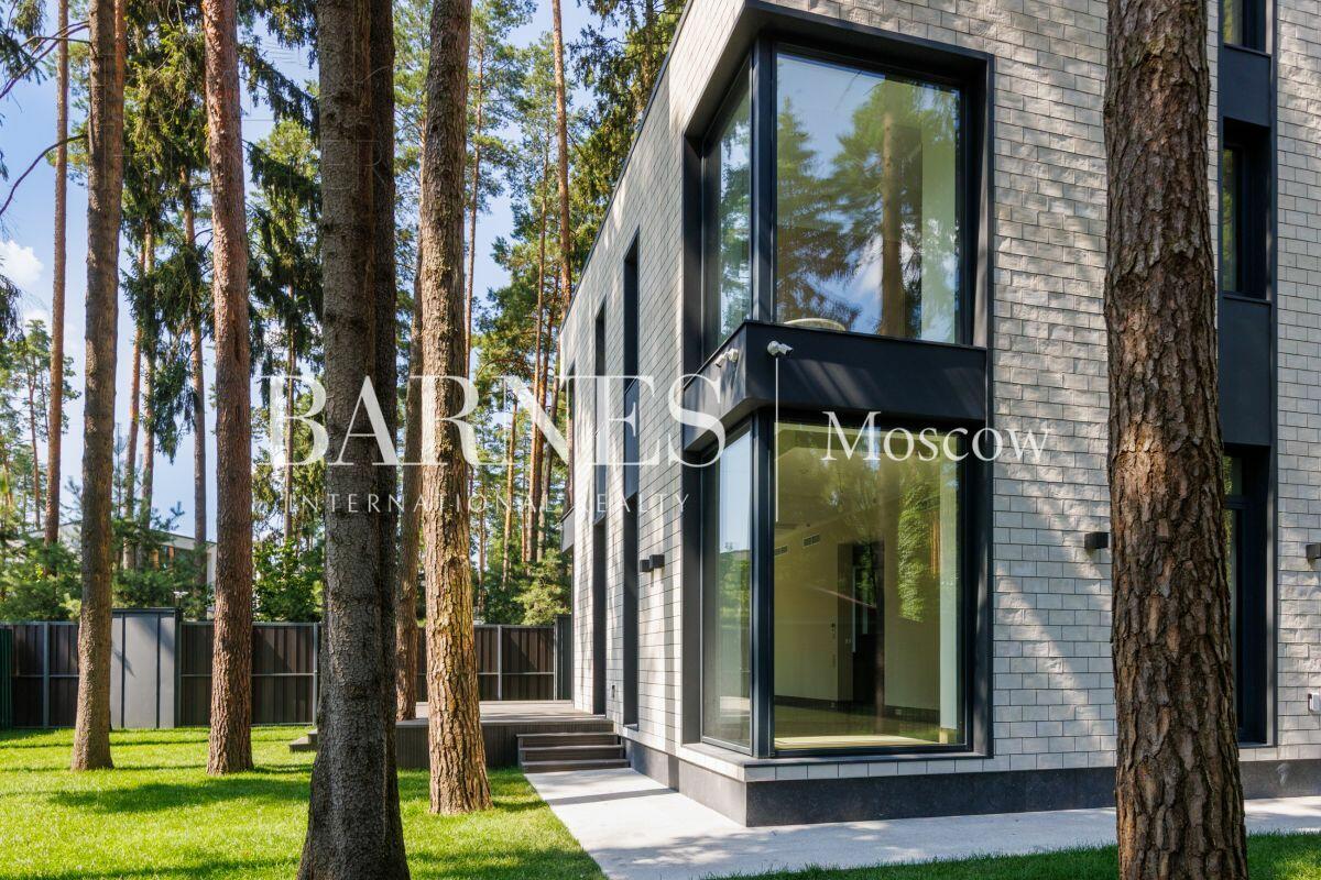 3-этажный коттедж 380 м² с отделкой