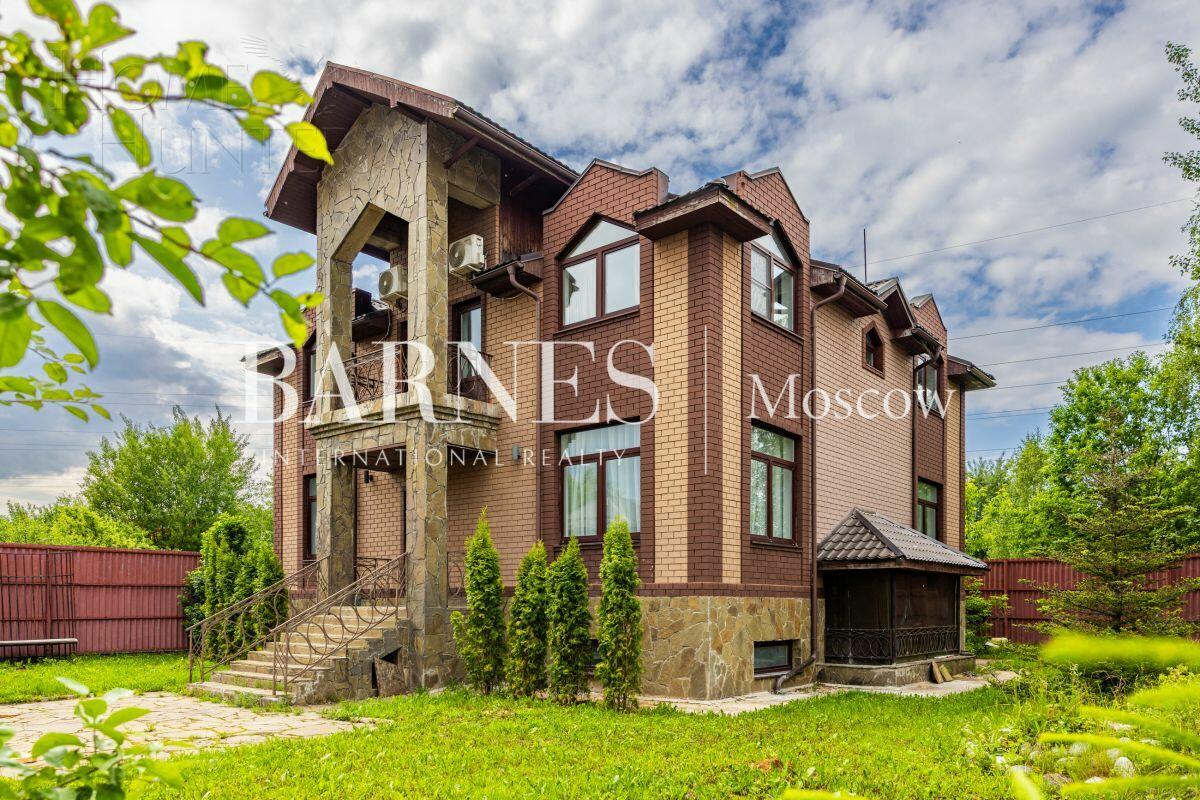 2-этажный коттедж 320 м² с отделкой