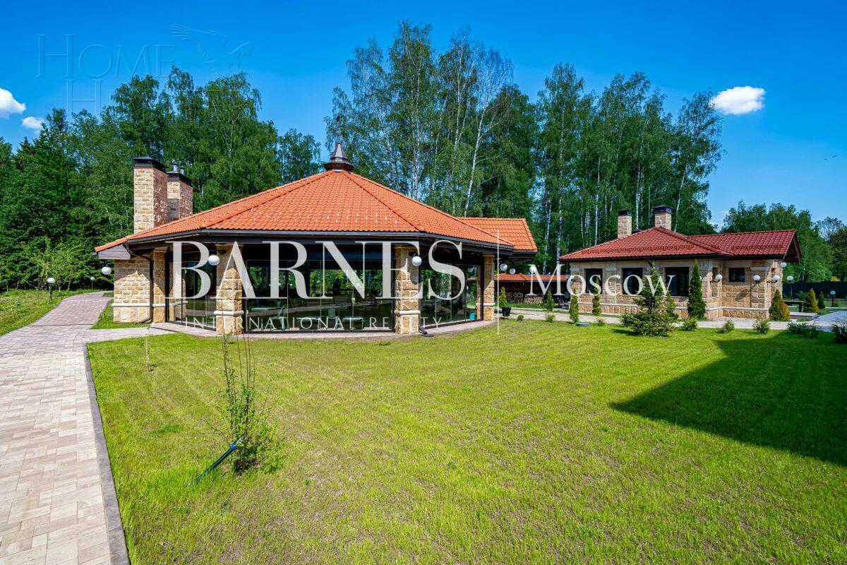 2-этажный коттедж 2 800 м² без отделки