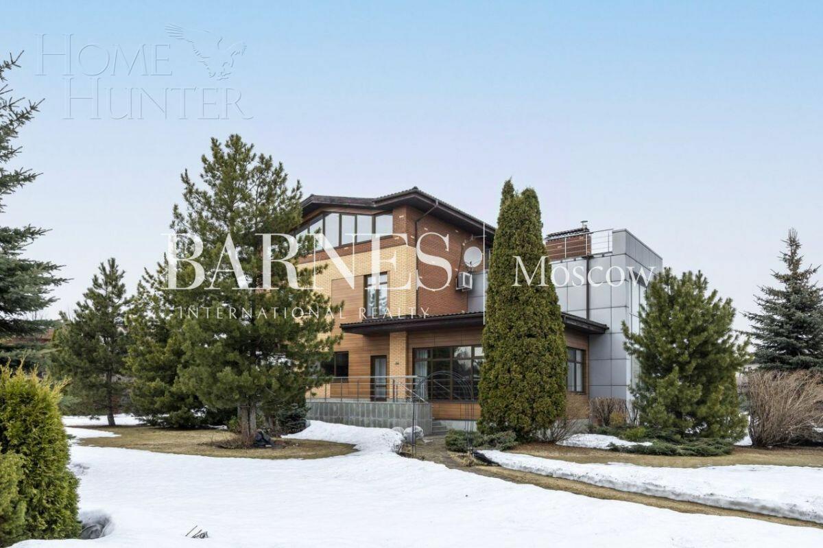 3-этажный коттедж 980 м² с отделкой