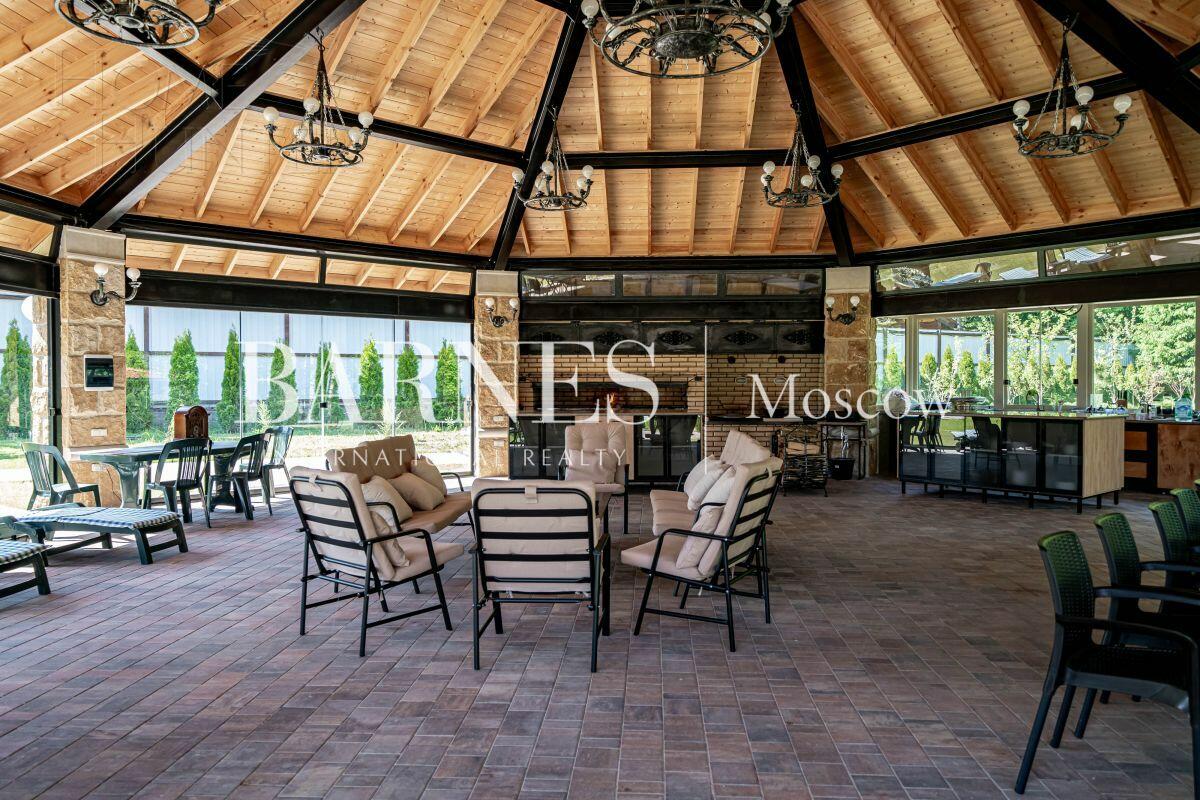 2-этажный коттедж 2 800 м² без отделки