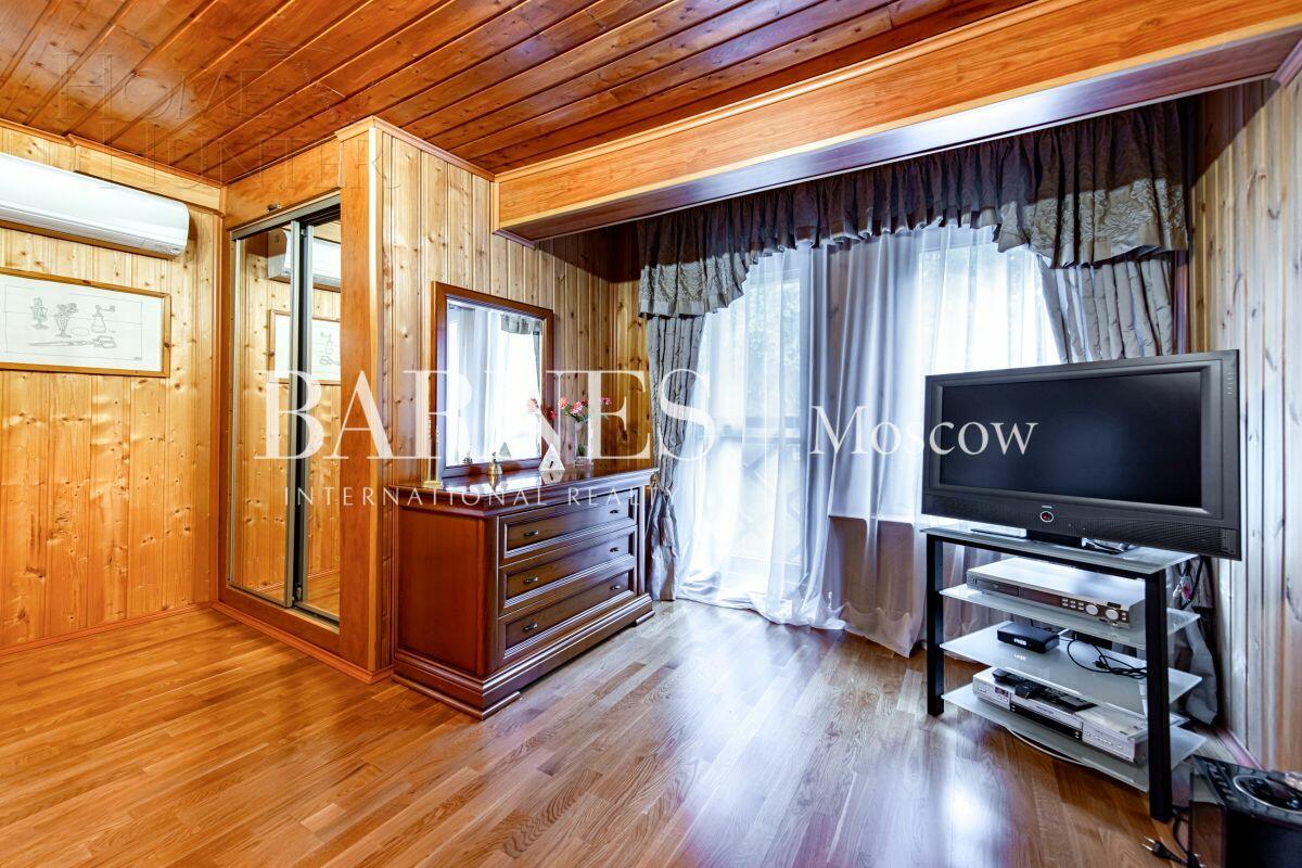 3-этажный коттедж 650 м² с отделкой