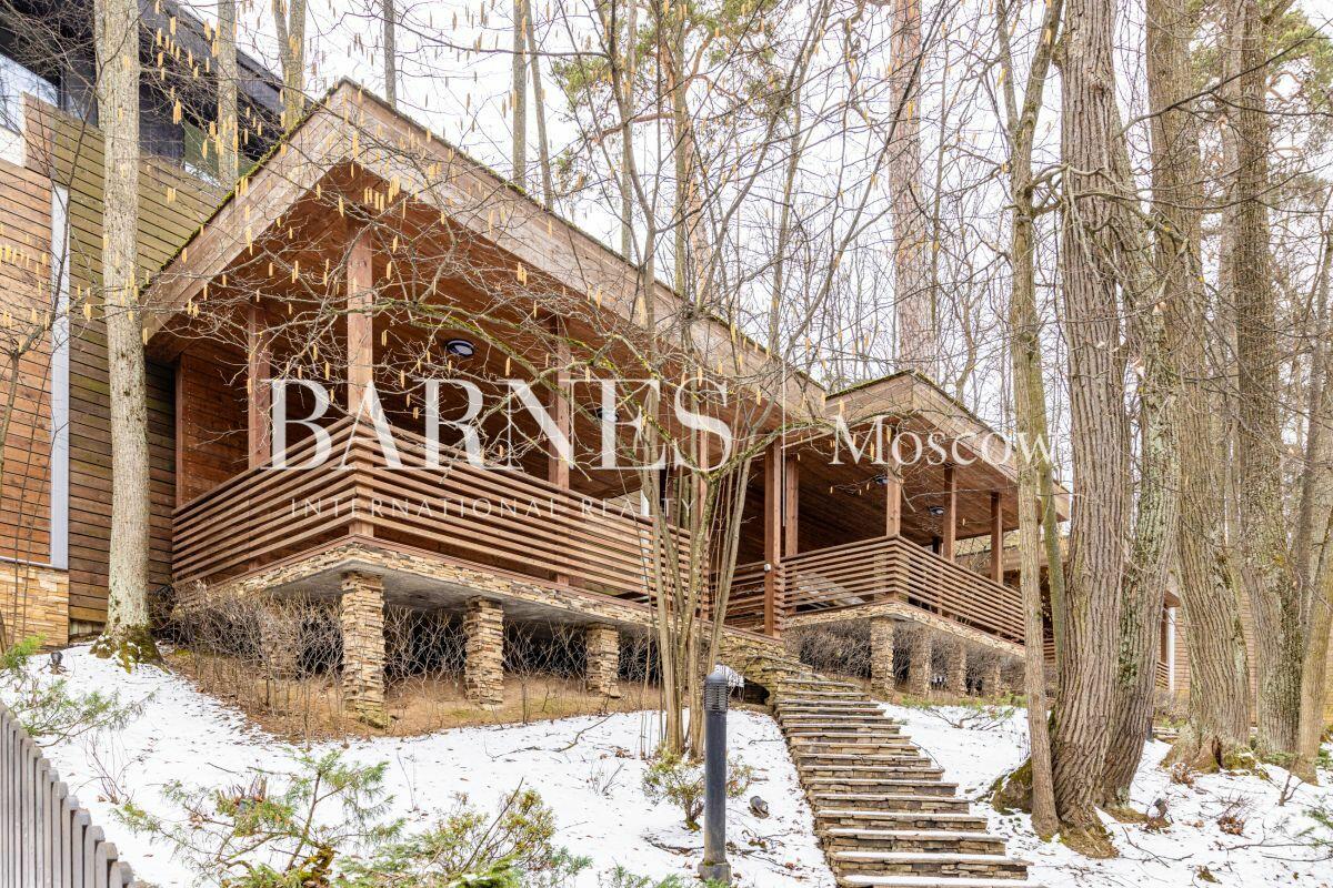 3-этажный таунхаус 430 м² с отделкой