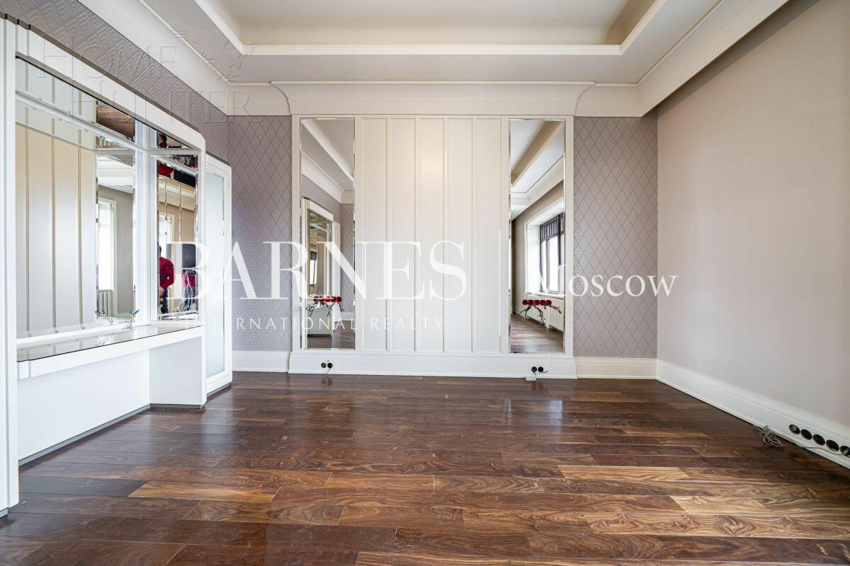 2-этажный коттедж 1 244 м² с отделкой