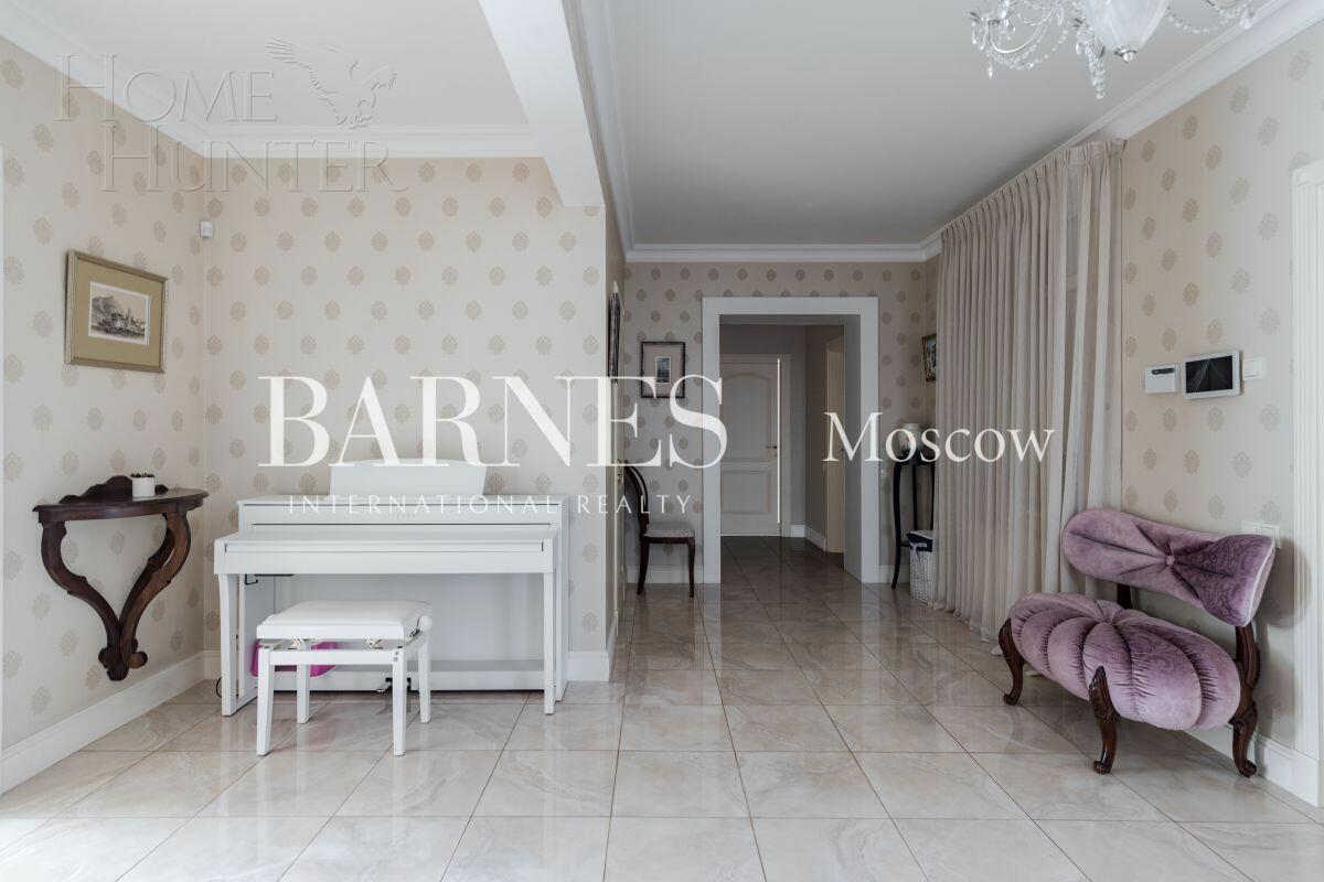 3-этажный коттедж 550 м² с отделкой
