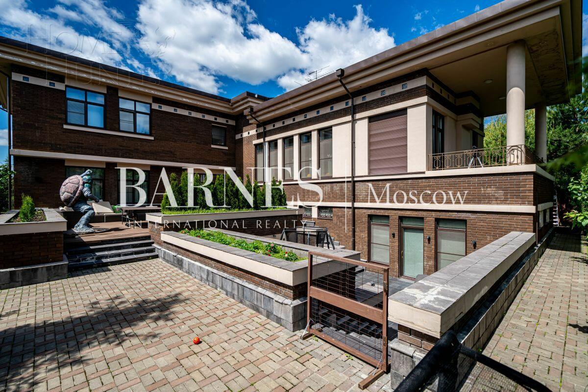 2-этажный коттедж 550 м² с отделкой