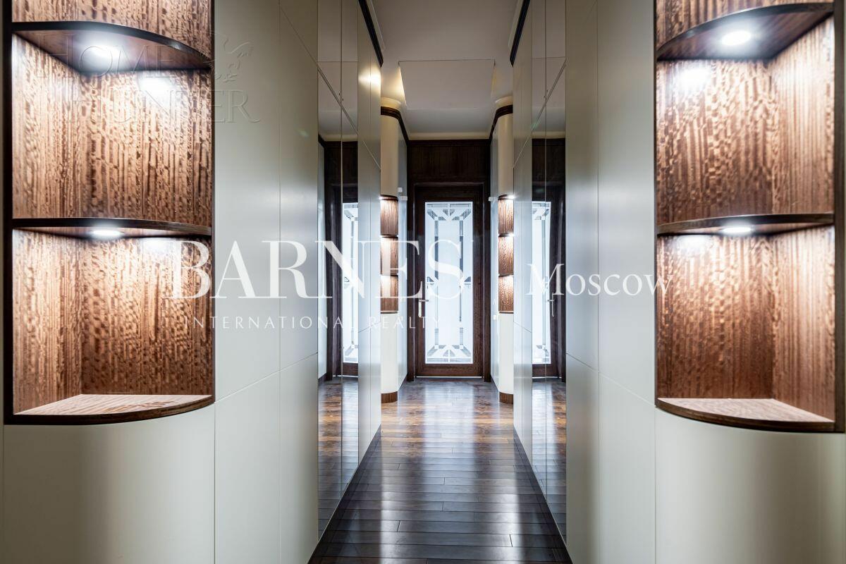 2-этажный коттедж 1 244 м² с отделкой