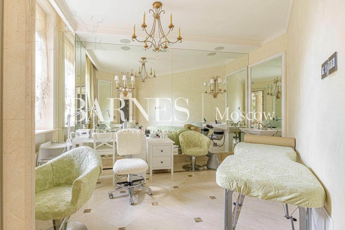 2-этажный коттедж 2 400 м² с отделкой