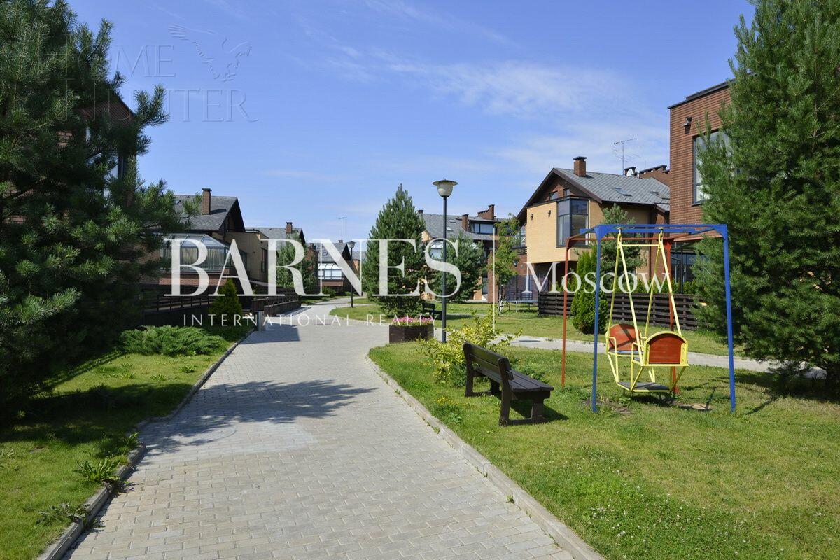 2-этажный таунхаус 280 м² с отделкой