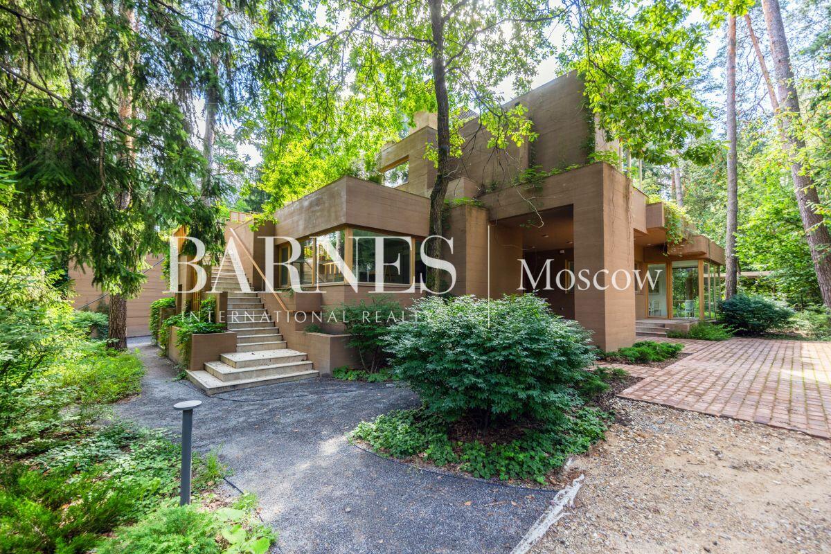 2-этажный коттедж 1 330 м² с отделкой