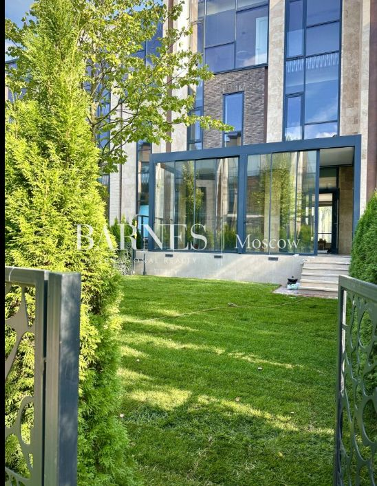 3-этажный таунхаус 287 м² с отделкой