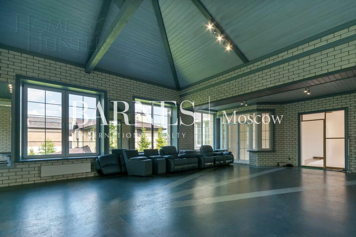 3-этажный коттедж 1 162 м² с отделкой