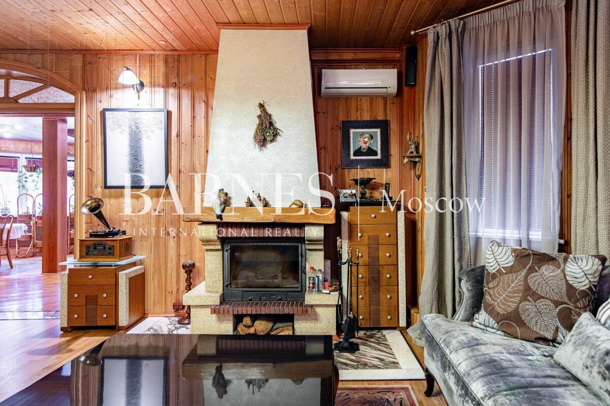 3-этажный коттедж 650 м² с отделкой