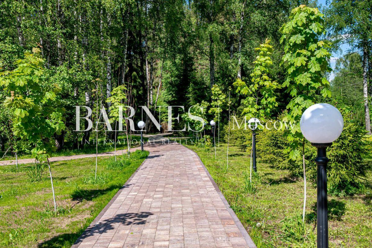 2-этажный коттедж 2 800 м² без отделки