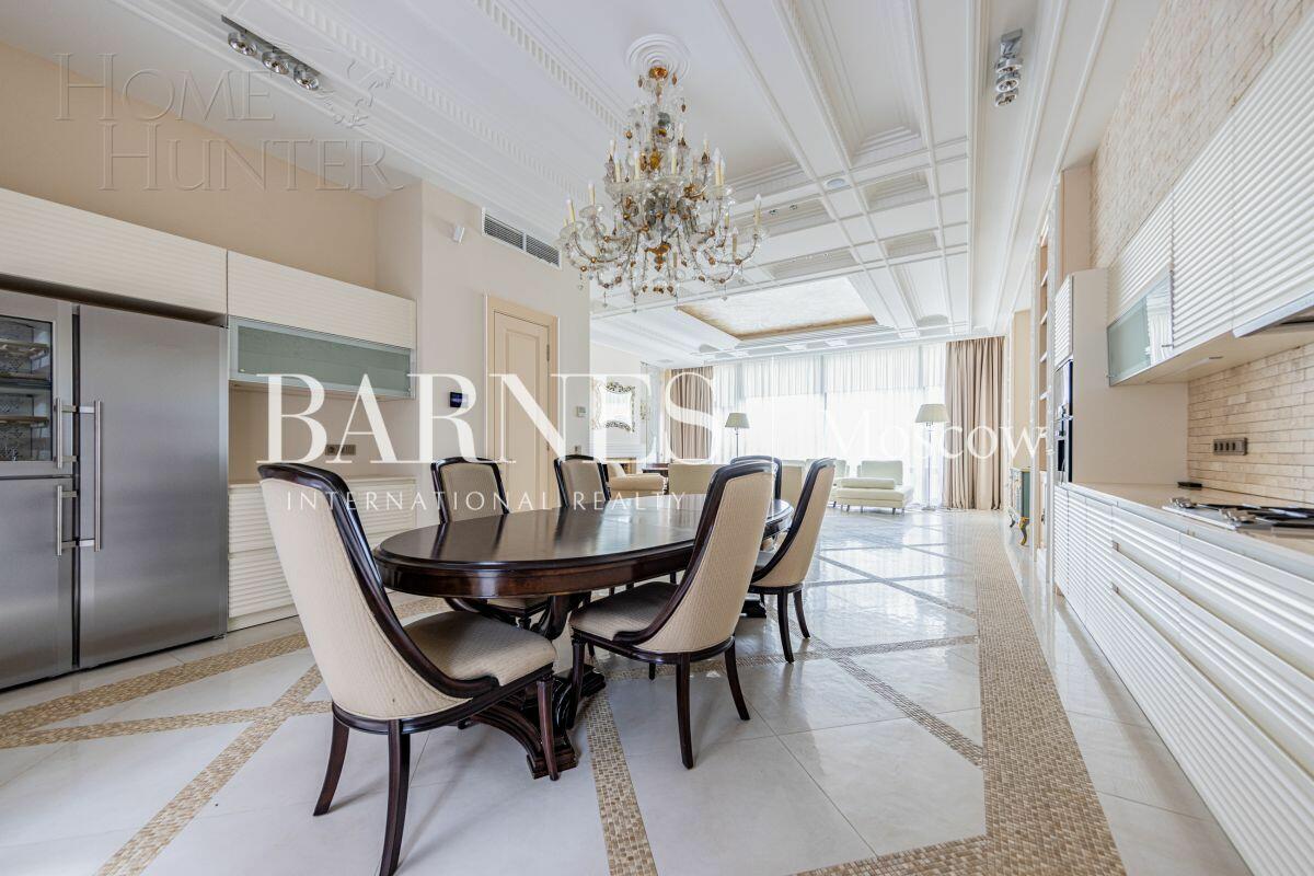 3-этажный таунхаус 430 м² с отделкой