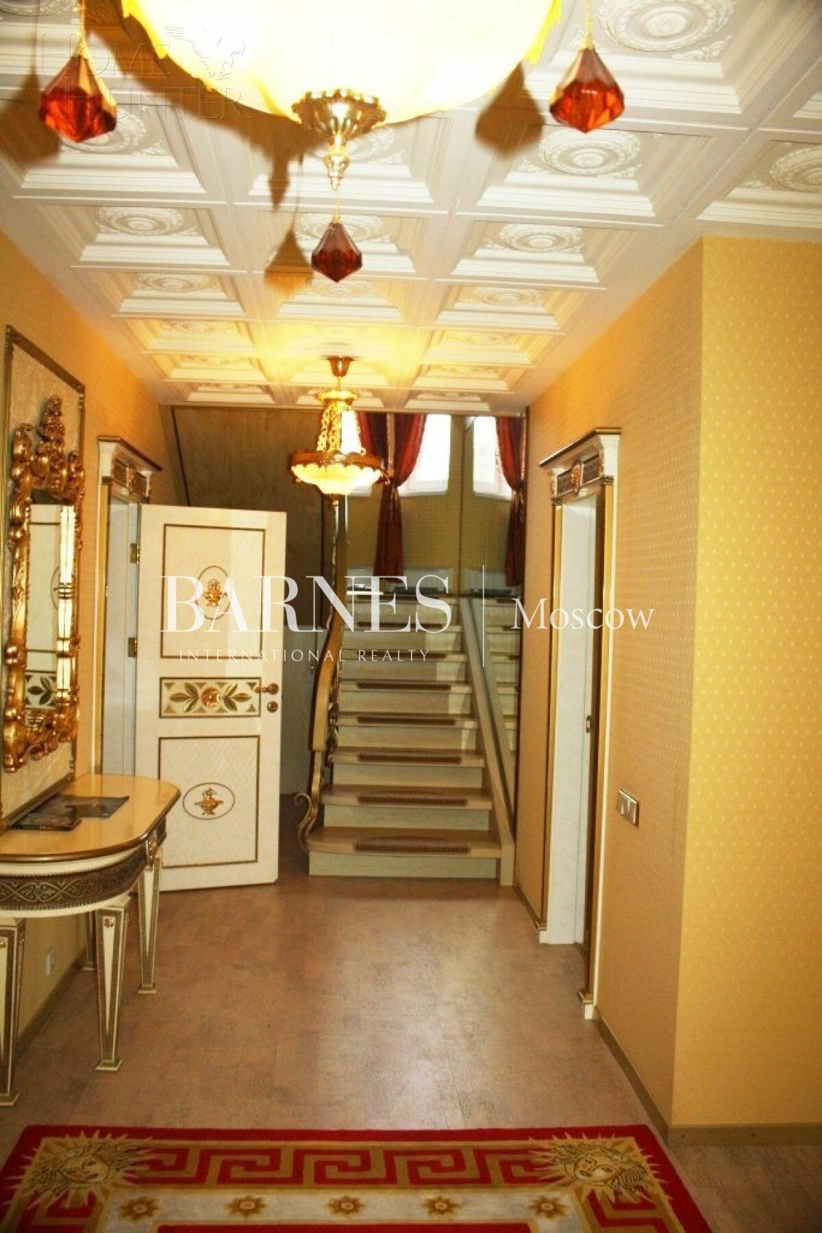 2-этажный коттедж 550 м² с отделкой