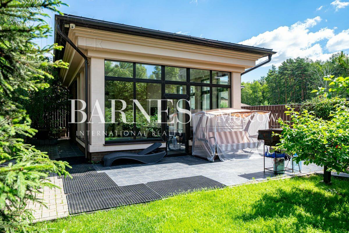 2-этажный коттедж 550 м² с отделкой