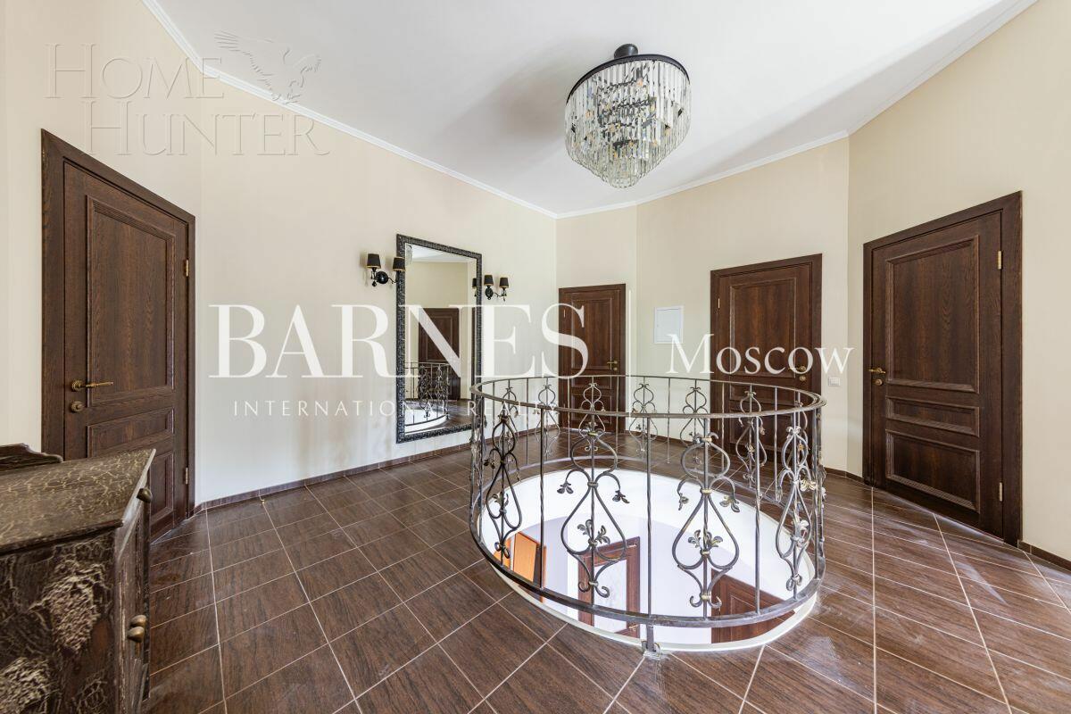 2-этажный коттедж 320 м² с отделкой