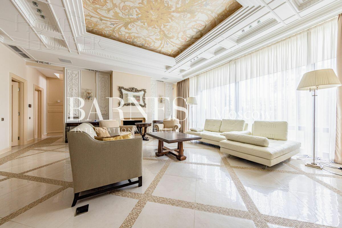 3-этажный таунхаус 430 м² с отделкой