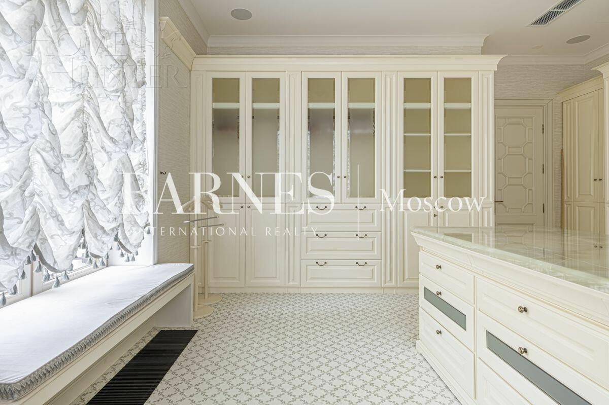 2-этажный коттедж 2 400 м² с отделкой