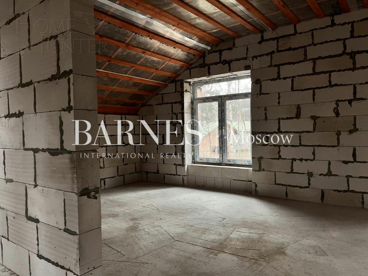 2-этажный коттедж 300 м² без отделки