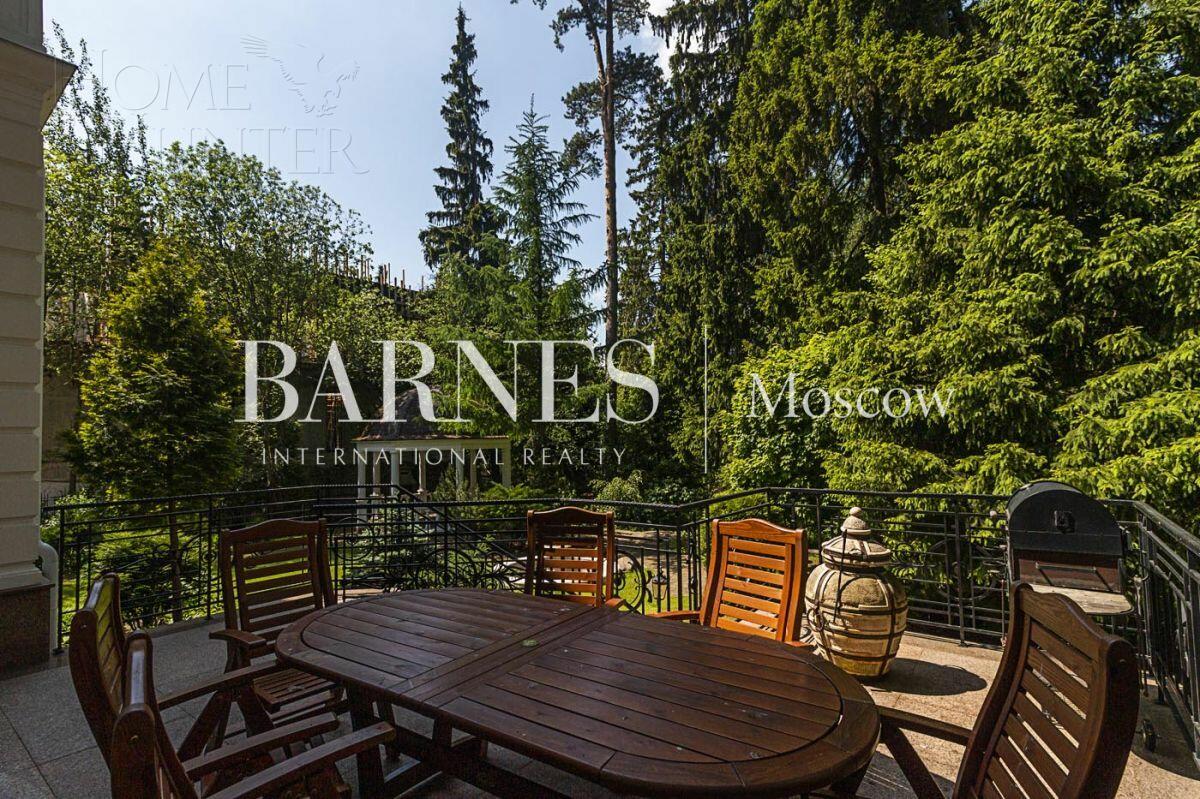 2-этажный коттедж 782.7 м² с отделкой