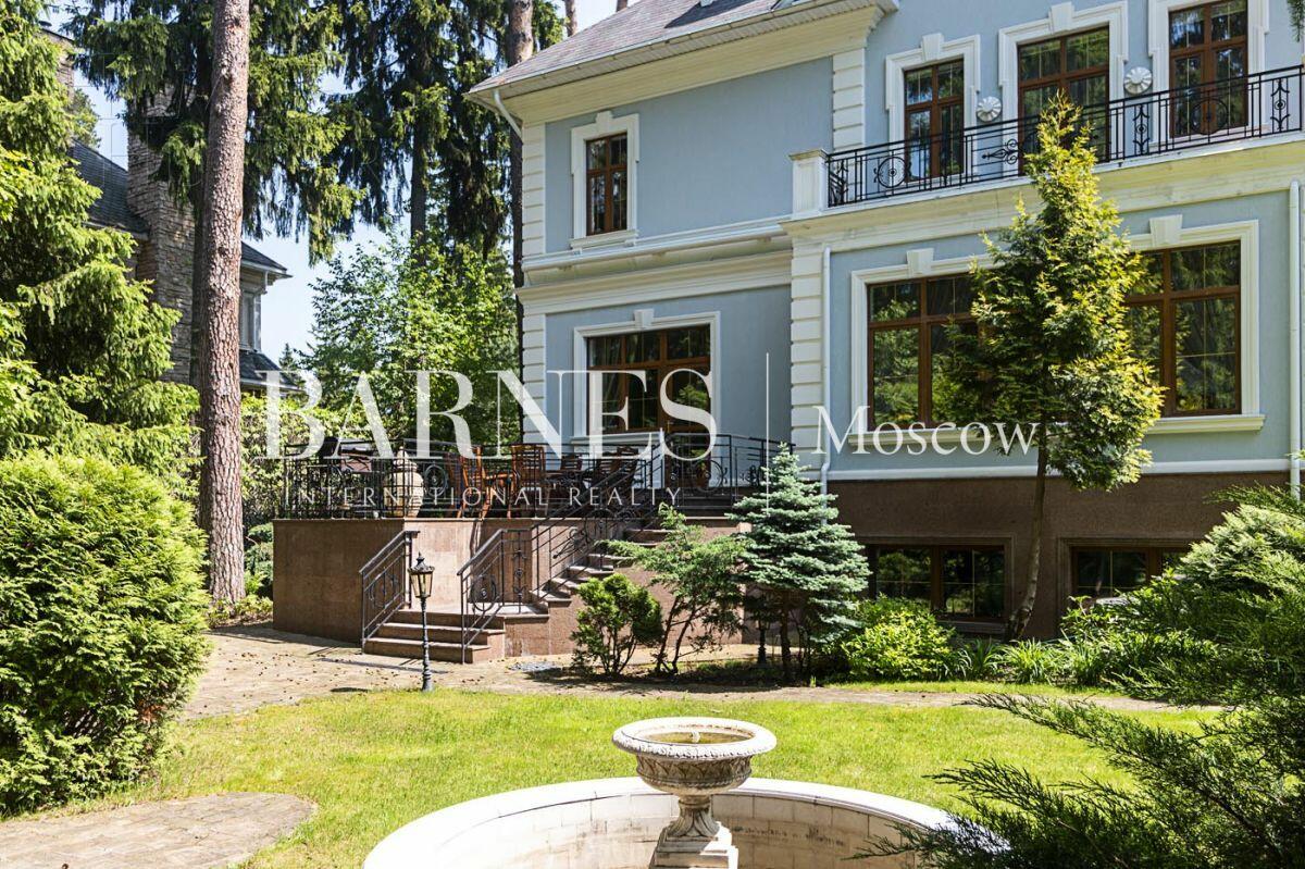 2-этажный коттедж 782.7 м² с отделкой