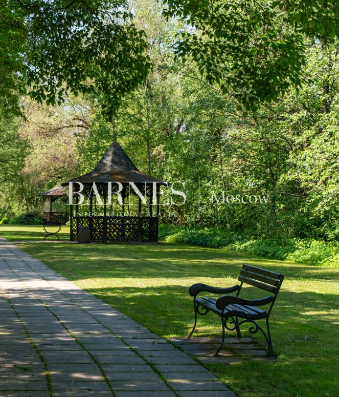 Участок 23.3 сот. в охраняемом поселке