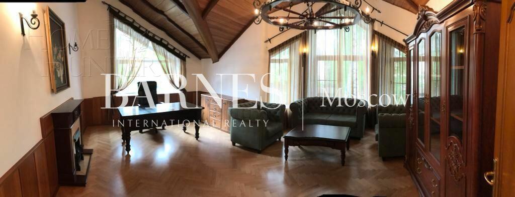 3-этажный коттедж 400 м² с отделкой