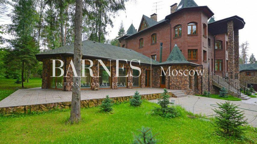 2-этажный коттедж 1 500 м² с отделкой