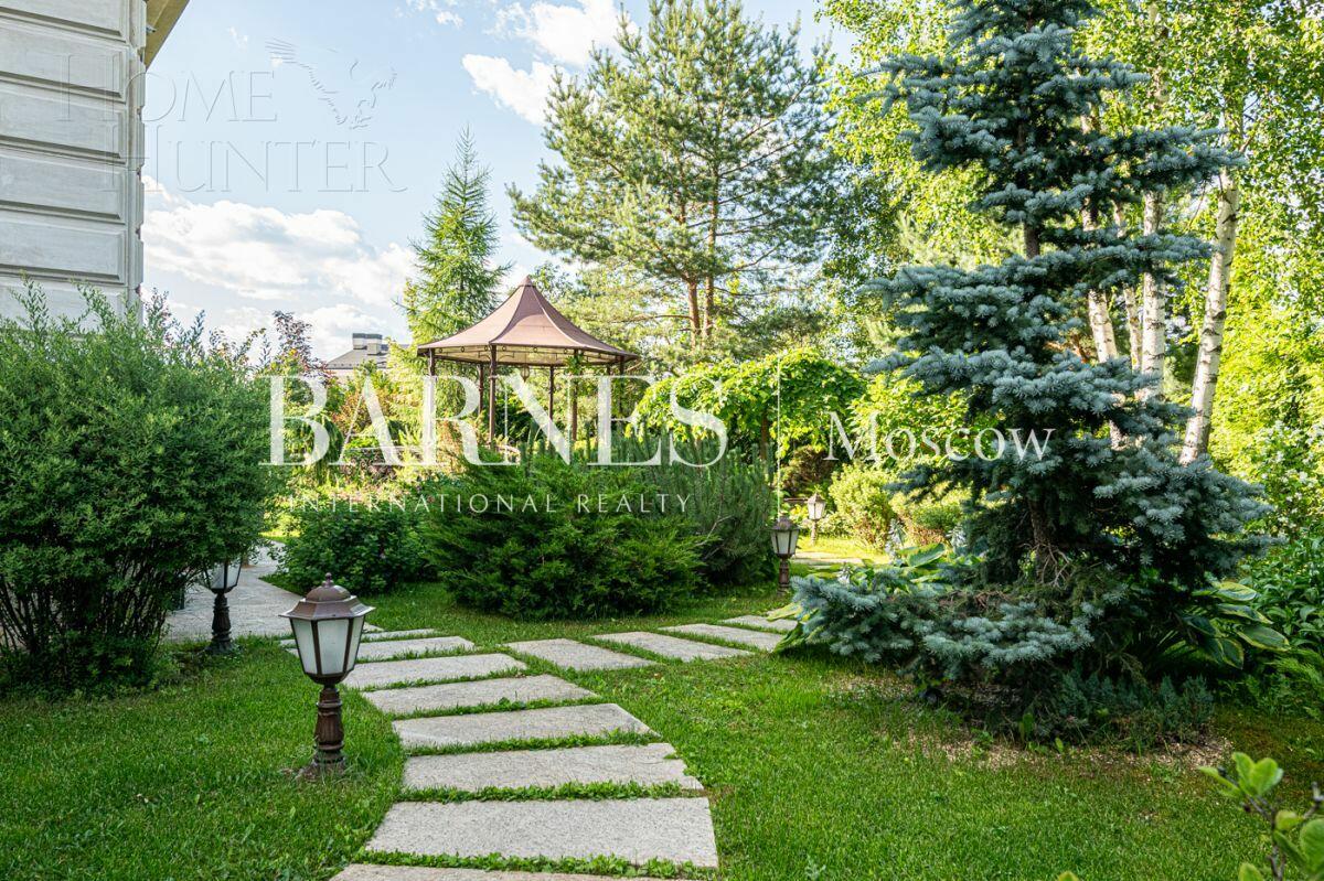 2-этажный коттедж 2 400 м² с отделкой